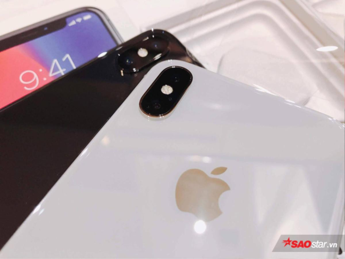 Đây là chiếc iPhone X đầu tiên đang về Việt Nam và nó có giá tới 68 triệu đồng Ảnh 3