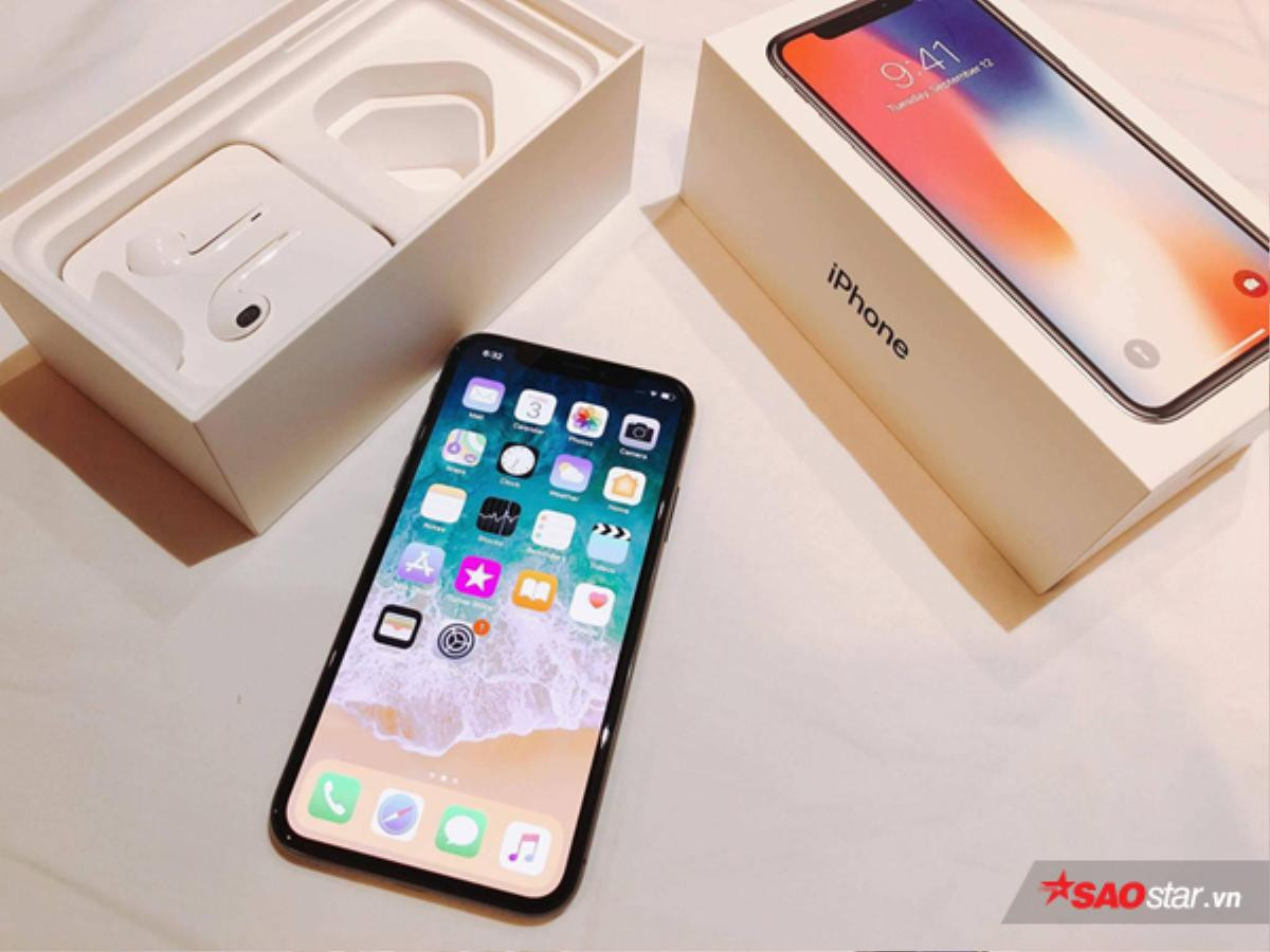 Đây là chiếc iPhone X đầu tiên đang về Việt Nam và nó có giá tới 68 triệu đồng Ảnh 4