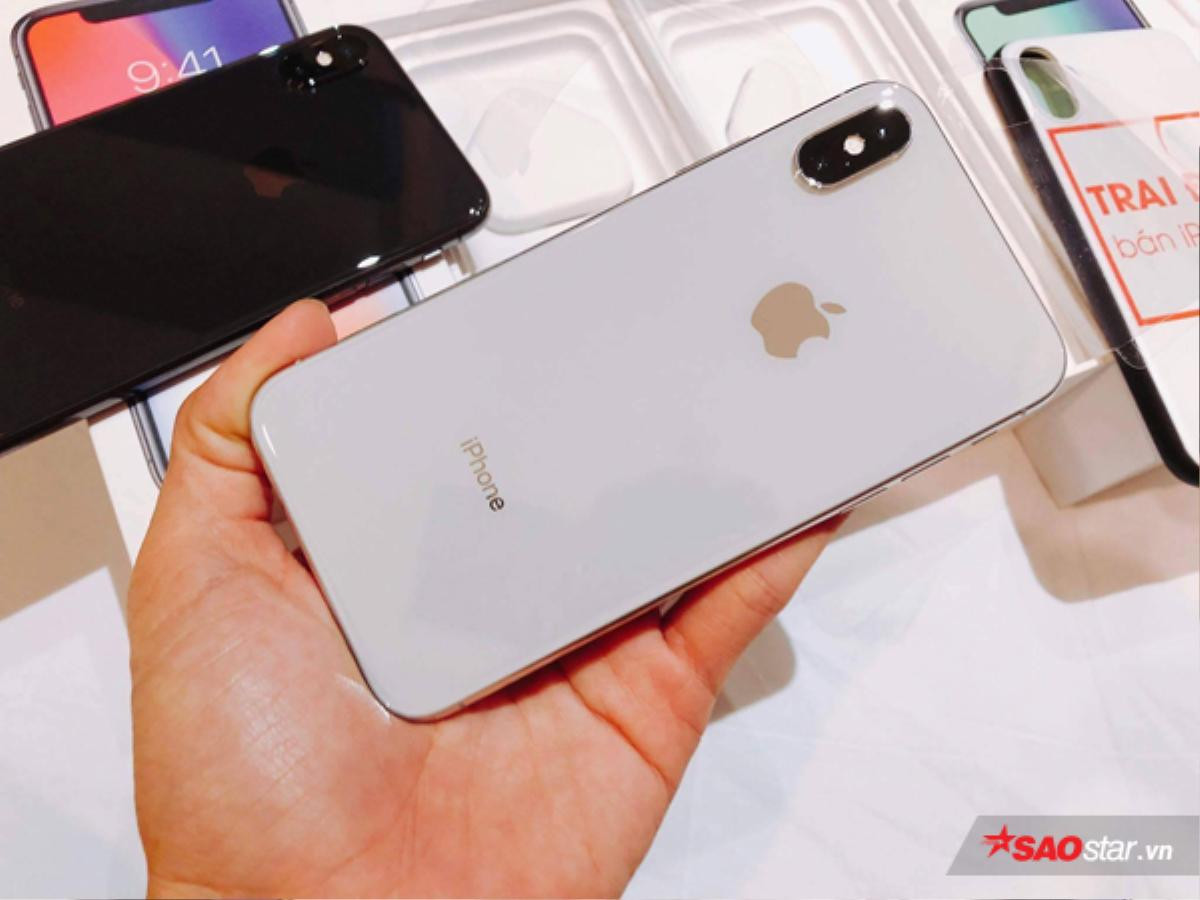 Đây là chiếc iPhone X đầu tiên đang về Việt Nam và nó có giá tới 68 triệu đồng Ảnh 5