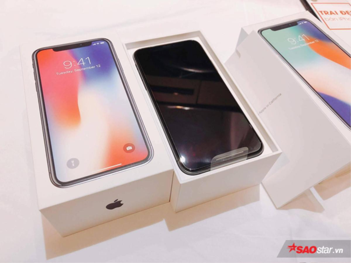 Đây là chiếc iPhone X đầu tiên đang về Việt Nam và nó có giá tới 68 triệu đồng Ảnh 1