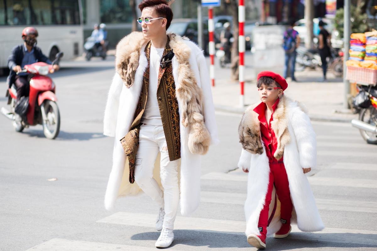 'Cu cậu Hà thành' khoe street style cùng thú cưng gây thích thú người đi đường Ảnh 4