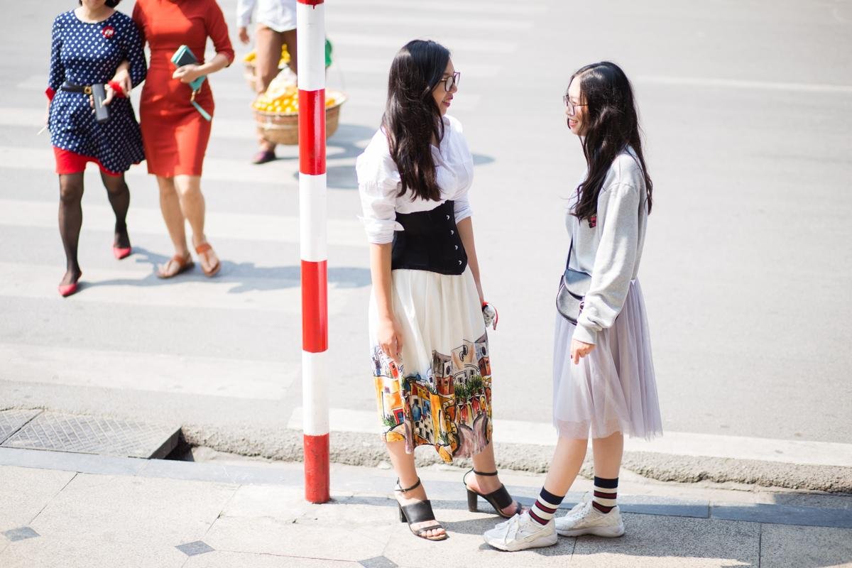 'Cu cậu Hà thành' khoe street style cùng thú cưng gây thích thú người đi đường Ảnh 6