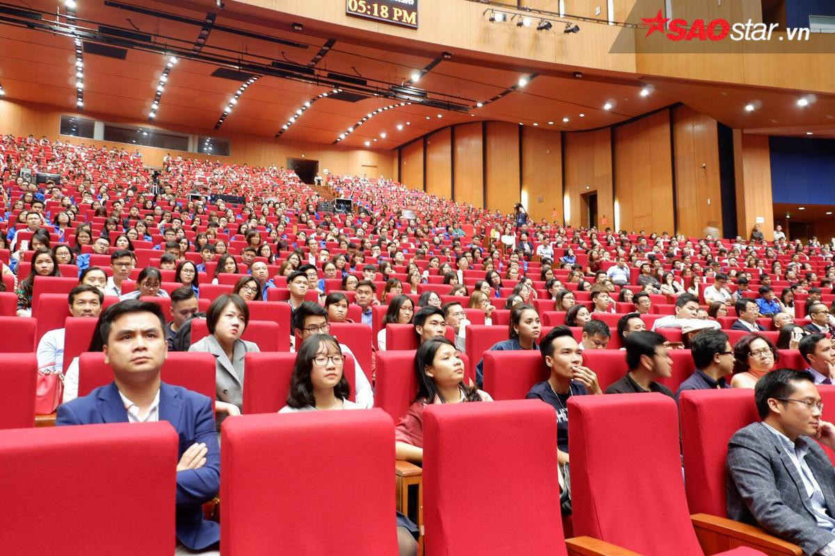 Quá hâm mộ vị tỷ phú giàu thứ 2 Trung Quốc, chàng trai xúc động hô vang 'I love Jack Ma' giữa hội trường lớn Ảnh 1