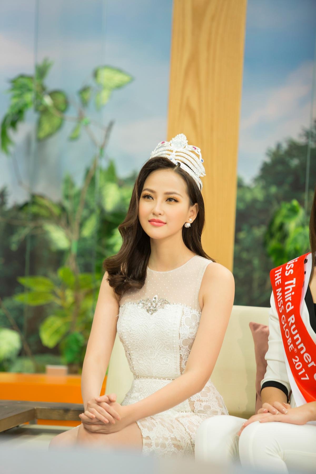 Khánh Ngân rạng rỡ trên sóng truyền hình quốc gia Albania sau khi đăng quang Miss Globe 2017 Ảnh 3