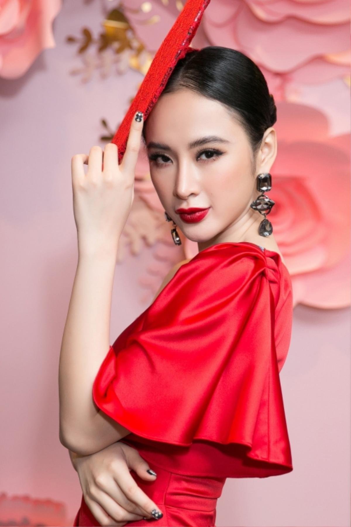 Angela Phương Trinh nhanh nhạy ứng dụng ngay mẫu đầm hot nhất sàn diễn Tuần lễ Thời trang Ảnh 2