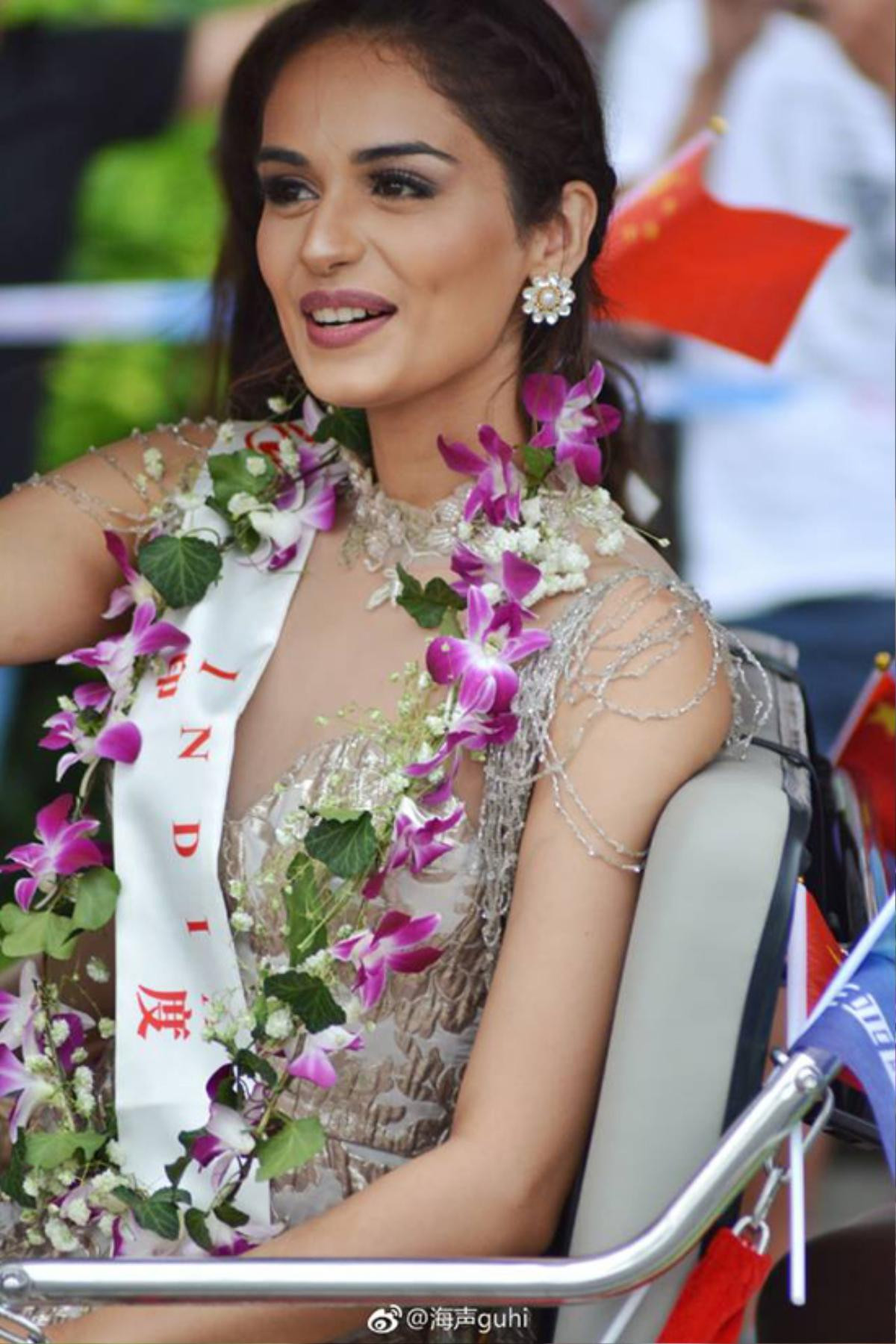 Đỗ Mỹ Linh rạng rỡ cùng dàn người đẹp Miss World 2017 diễu hành trên đường phố Ảnh 9