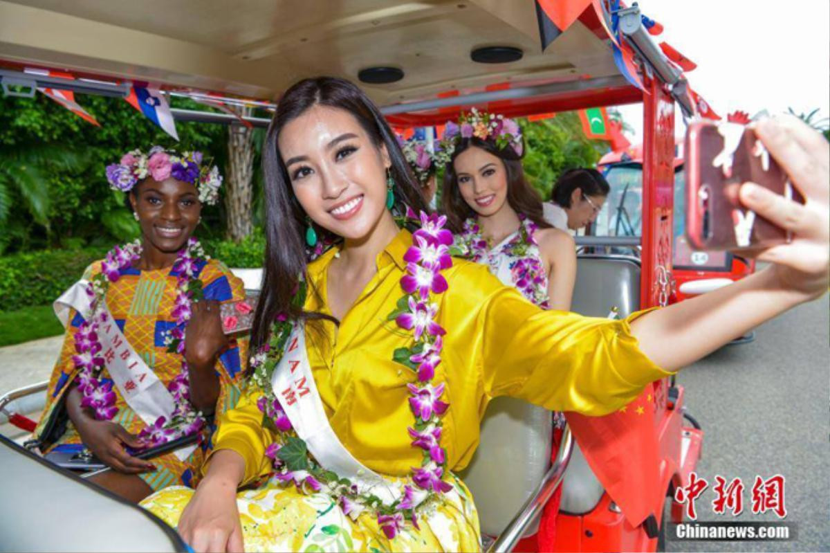 Đỗ Mỹ Linh rạng rỡ cùng dàn người đẹp Miss World 2017 diễu hành trên đường phố Ảnh 4