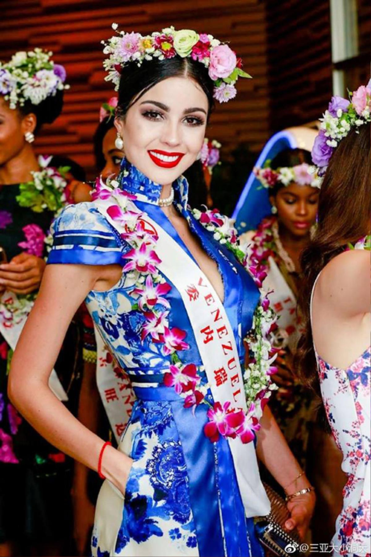 Đỗ Mỹ Linh rạng rỡ cùng dàn người đẹp Miss World 2017 diễu hành trên đường phố Ảnh 8