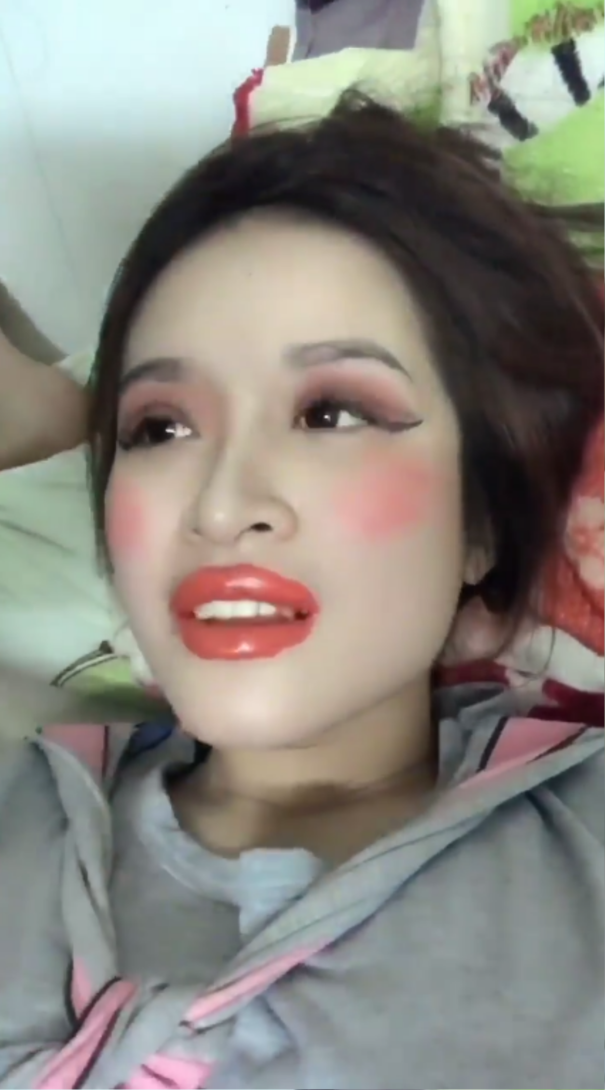 Clip siêu dễ thương: Đừng bao giờ tin tưởng vào tài make up của bạn trai! Ảnh 2