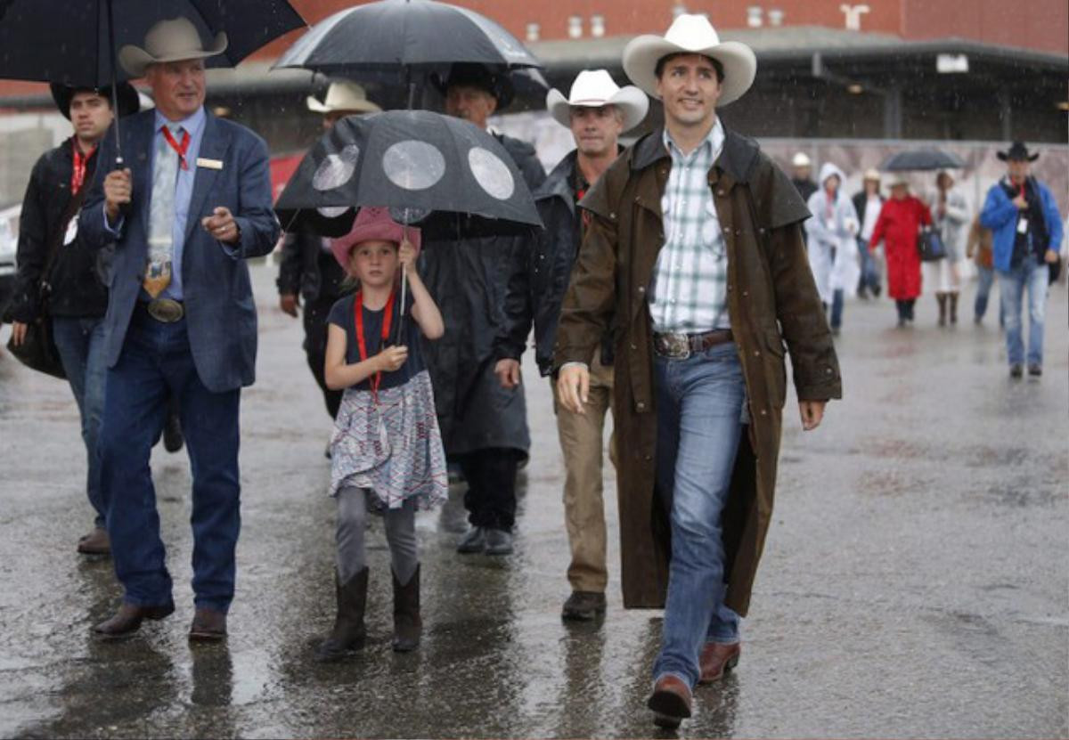 Những 'vũ khí' thời trang của 'Thủ tướng soái ca' Justin Trudeau Ảnh 12