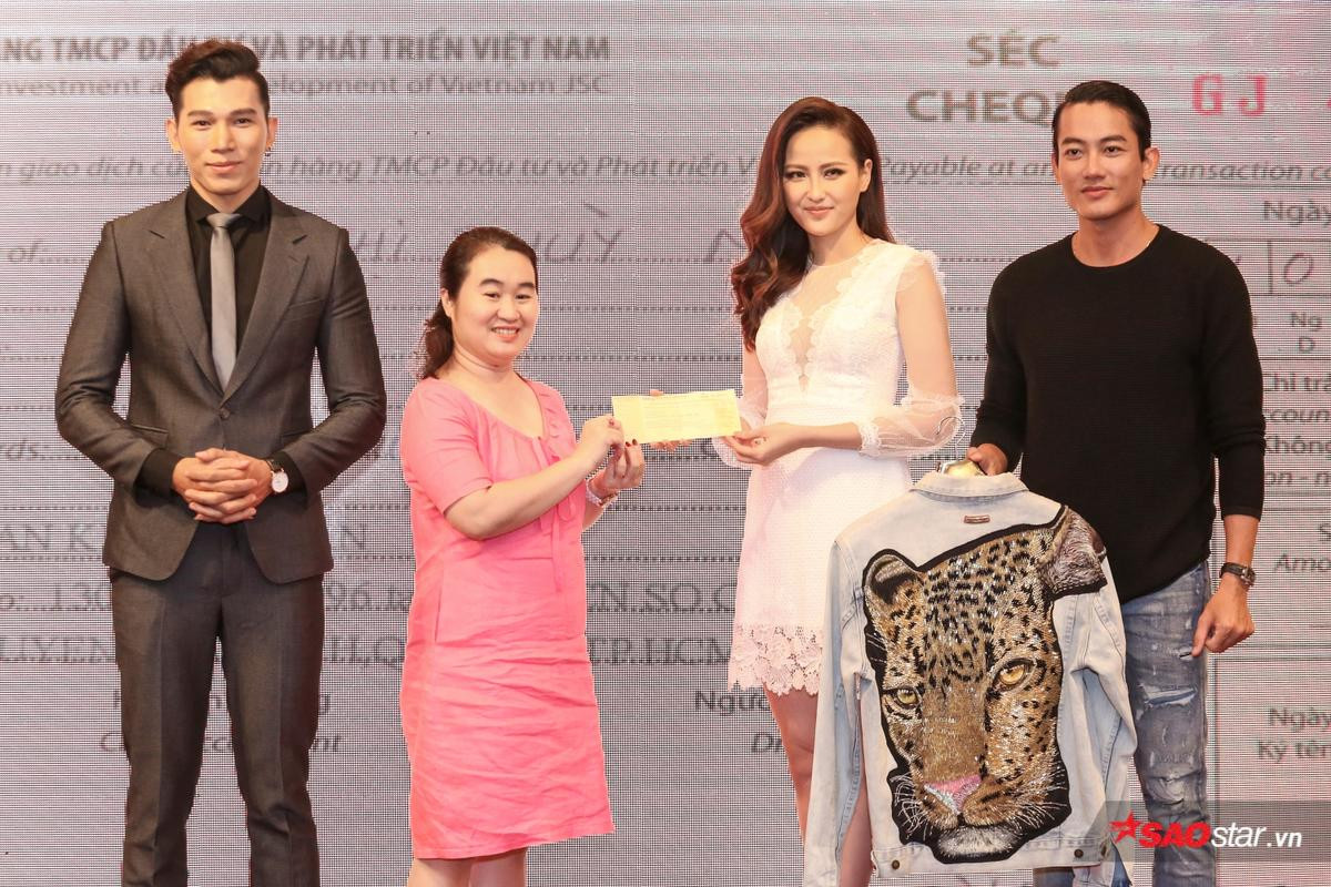 HOT: Khánh Ngân lên tiếng về tin đồn mua giải Miss Globe 2017 Ảnh 10