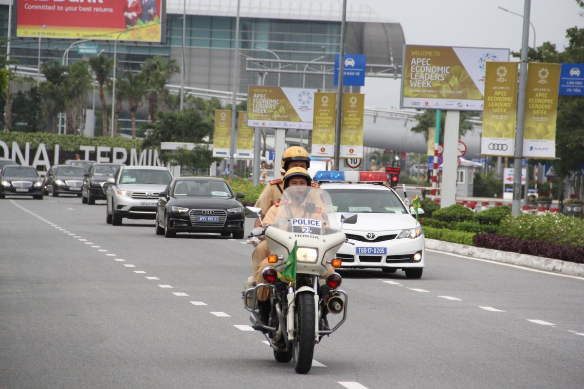 Cận cảnh đoàn xe sang của 3 nguyên thủ Mỹ, Nga, Trung lăn bánh trên đường phố Đà Nẵng Ảnh 1