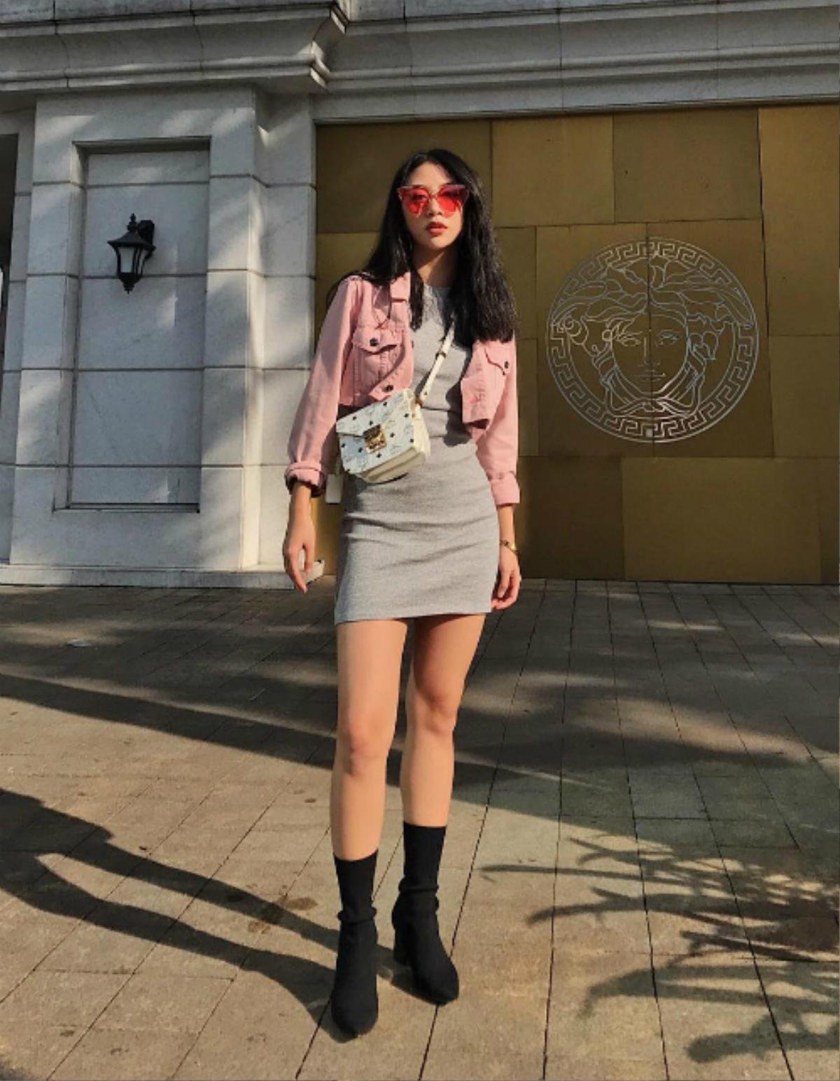 Street style tuần qua: Phạm Hương mặc đơn giản vượt trội dàn sao Việt theo đuổi mốt mũ nồi Ảnh 3