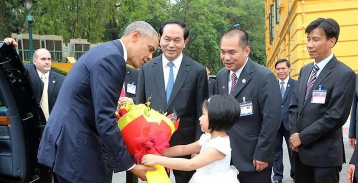 Cô bé Việt Nam tặng hoa Tập Cận Bình, Obama Ảnh 5