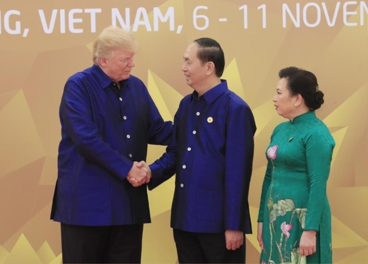 Nhìn lại ba ngày làm việc của Tổng Thống Mỹ Donald Trump tại Việt Nam Ảnh 3