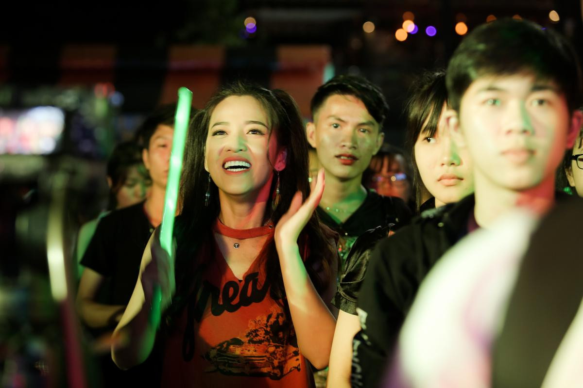 Tập 4 'Lật mặt showbiz': Fan cuồng tạo 'biển đen' - Nỗi ám ảnh của nhóm nhạc thần tượng Ảnh 22