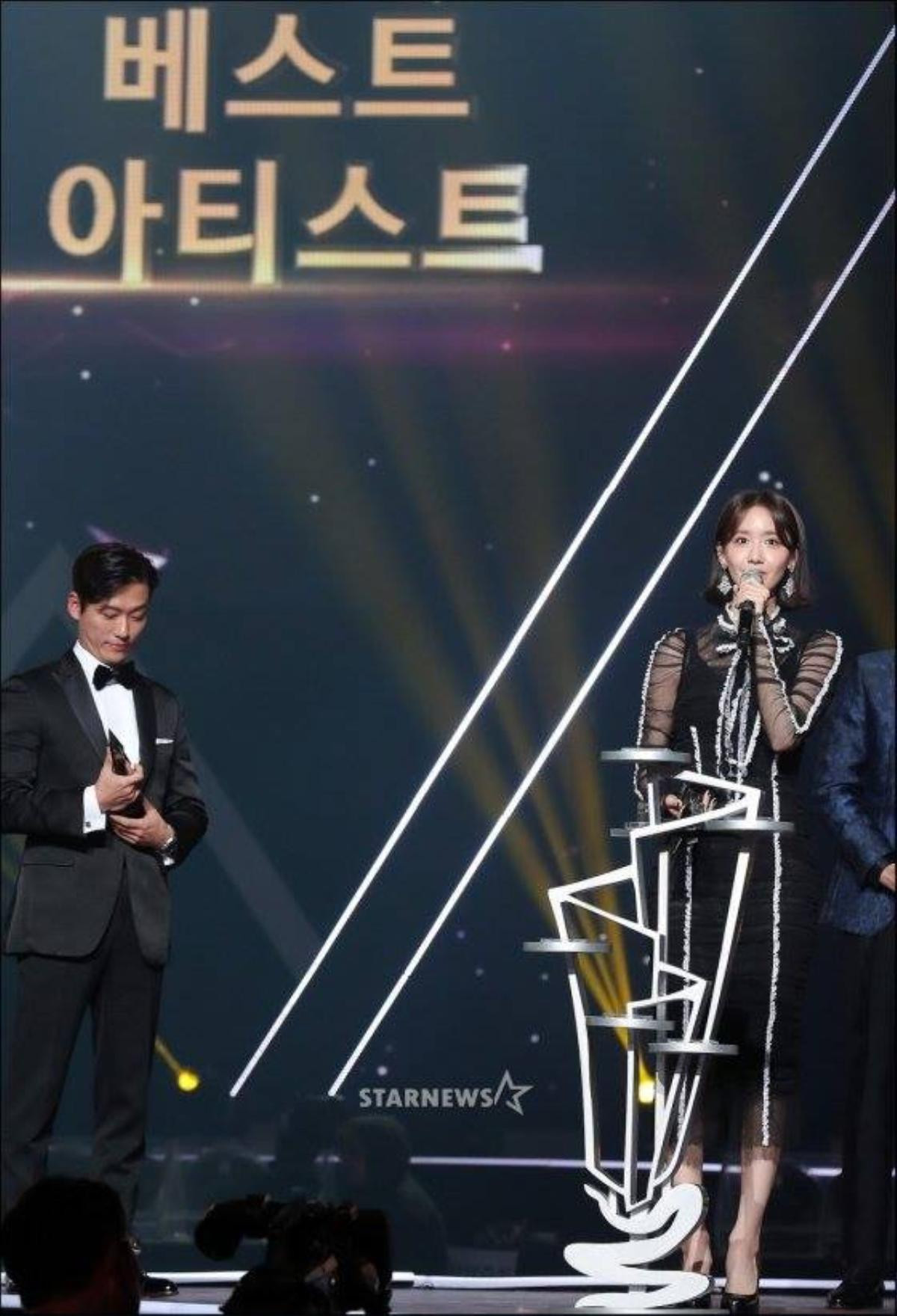 Kim Hee Sun thắng Daesang, dàn sao lớn đua nhau nhận giải tại Asia Artist Awards 2017 Ảnh 10