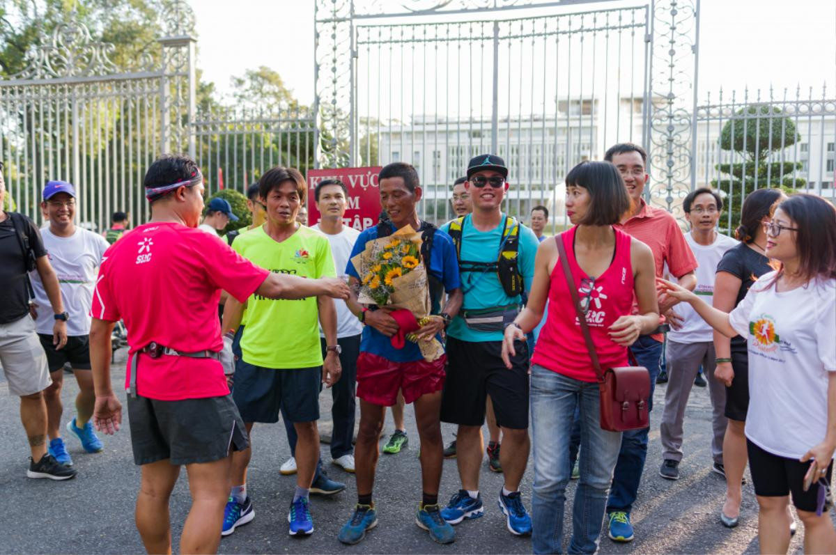 'Kiên running' hoàn tất hành trình chạy bộ 1.868 km từ Hà Nội vào Sài Gòn Ảnh 5