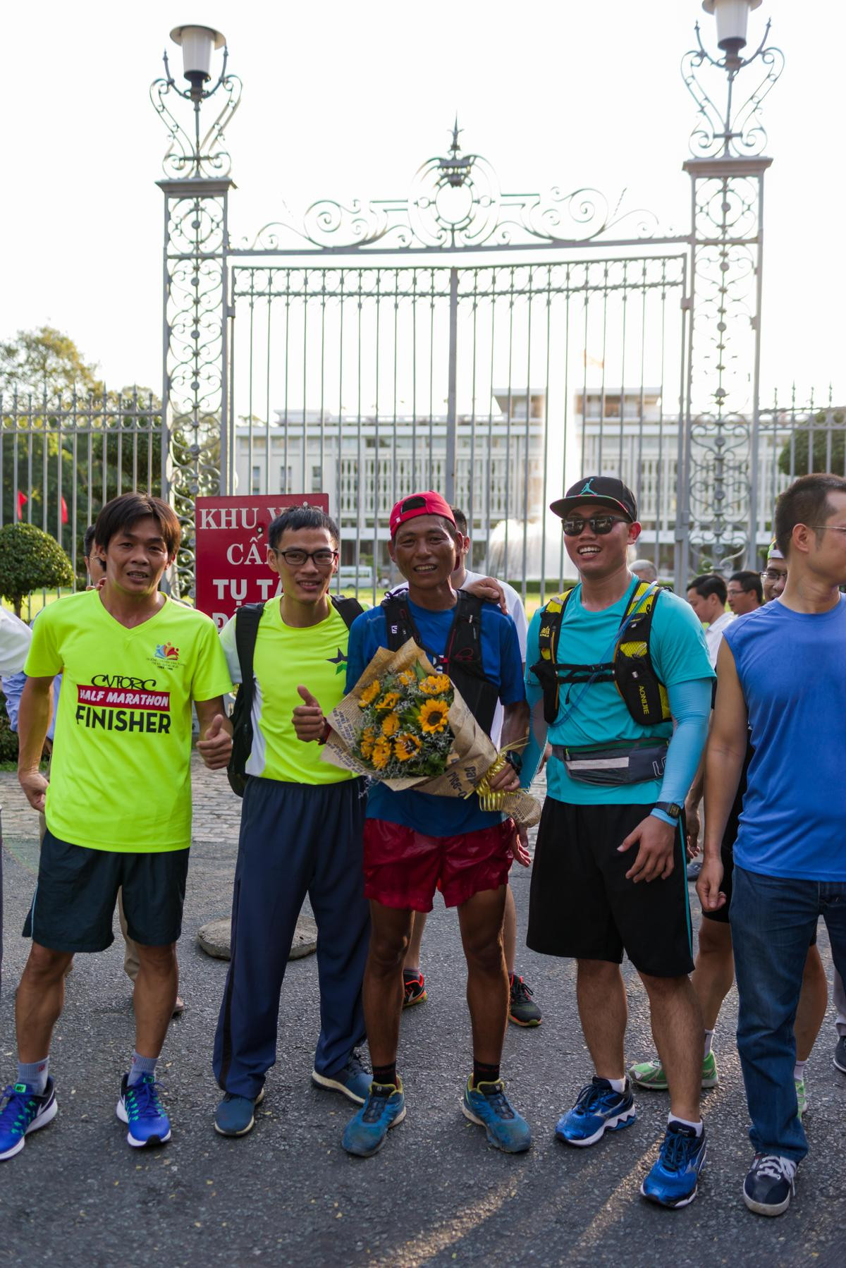 'Kiên running' hoàn tất hành trình chạy bộ 1.868 km từ Hà Nội vào Sài Gòn Ảnh 4