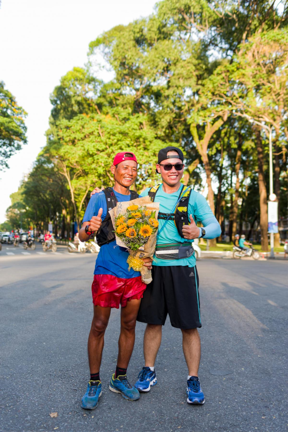 'Kiên running' hoàn tất hành trình chạy bộ 1.868 km từ Hà Nội vào Sài Gòn Ảnh 11