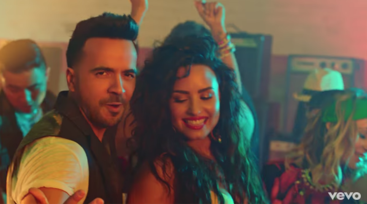 Demi quyến rũ khó cưỡng bên chủ nhân hit 'Despacito' trong MV Latin mới Ảnh 6