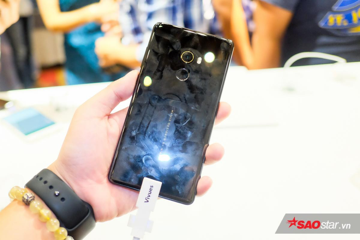 Xiaomi ra mắt Mi Mix 2 tại Việt Nam: Máy có thiết kế tràn viền cực đẹp, giá 13 triệu đồng Ảnh 4