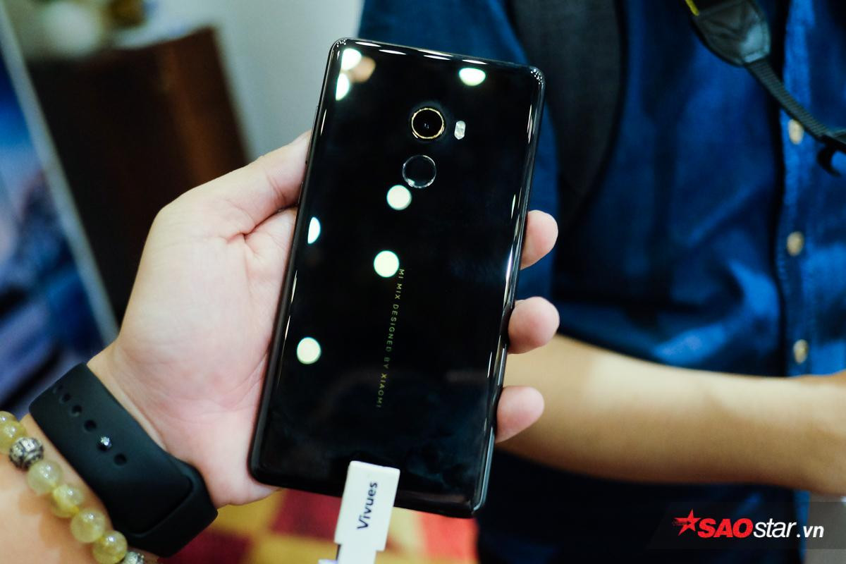 Xiaomi ra mắt Mi Mix 2 tại Việt Nam: Máy có thiết kế tràn viền cực đẹp, giá 13 triệu đồng Ảnh 3