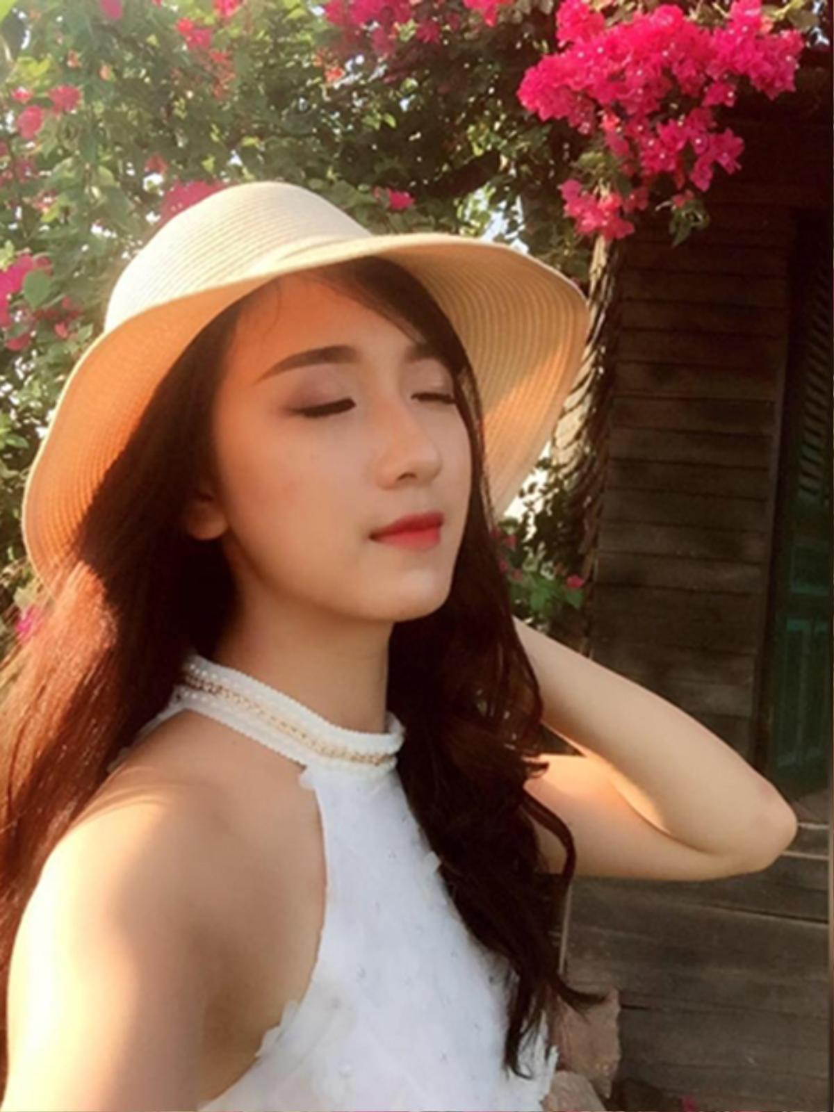 Giờ đây cô giáo nào cũng xinh đẹp như hoa thế này thì học sinh chỉ muốn lên lớp mỗi ngày Ảnh 16