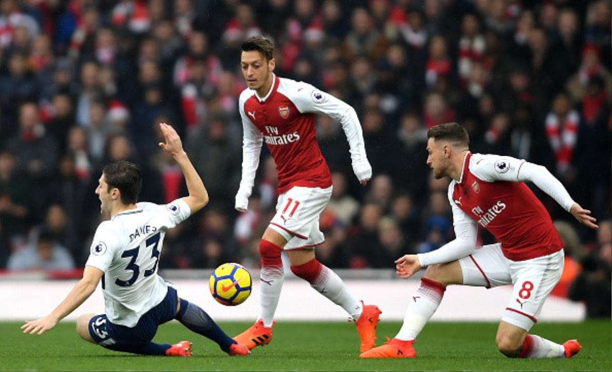 Arsenal hạ đo ván Tottenham trong 5 phút: Còn ai dám 'chê khinh' Wenger! Ảnh 3