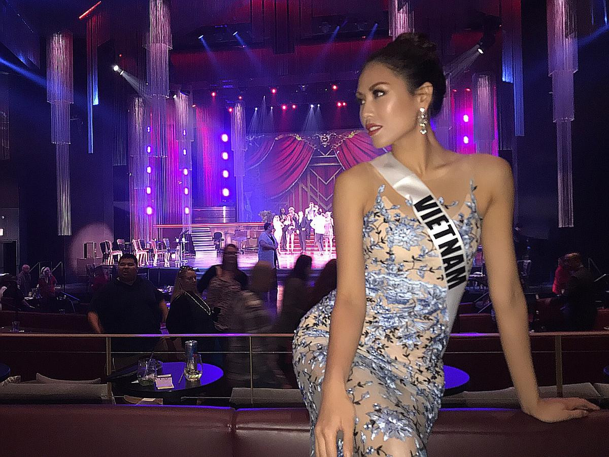 Nguyễn Thị Loan trình diễn nổi bật trong đêm thi Trang phục dân tộc tại Miss Universe 2017 Ảnh 7