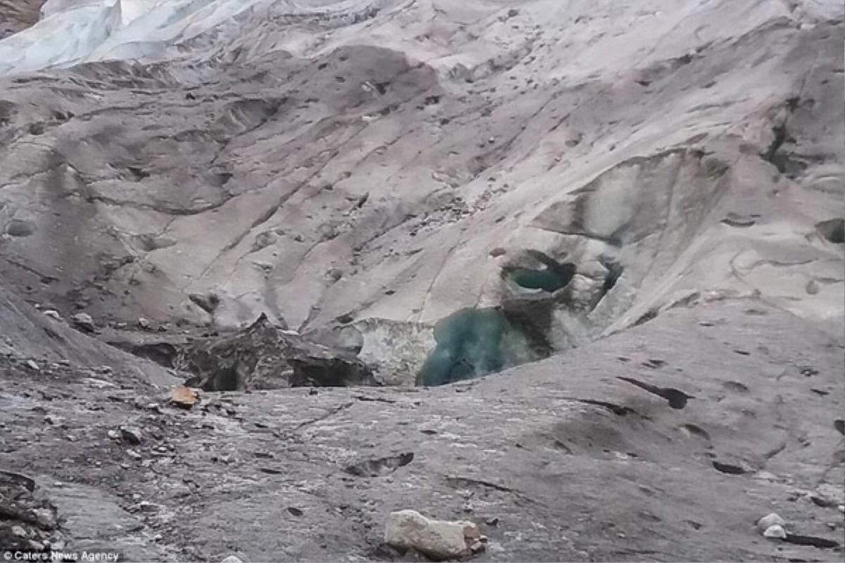 Mạo hiểm đi sâu 12.000m vào lõi băng: Ai ai cũng mắt tròn mắt dẹt trước thế giới nhiệm màu Ảnh 2