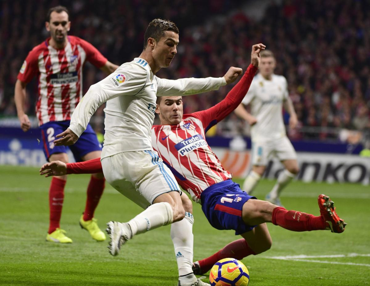 Nhân viên an ninh bị đấm mù mắt ở trận derby Madrid Ảnh 1