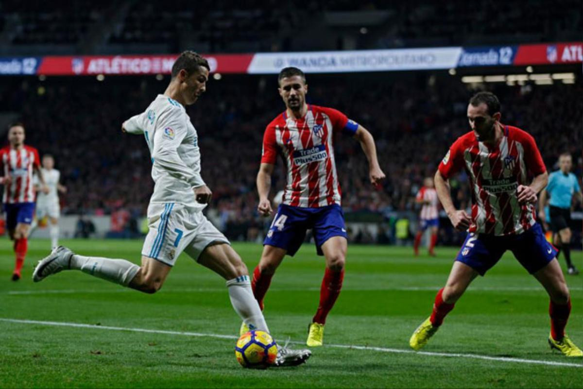 Nhân viên an ninh bị đấm mù mắt ở trận derby Madrid Ảnh 3