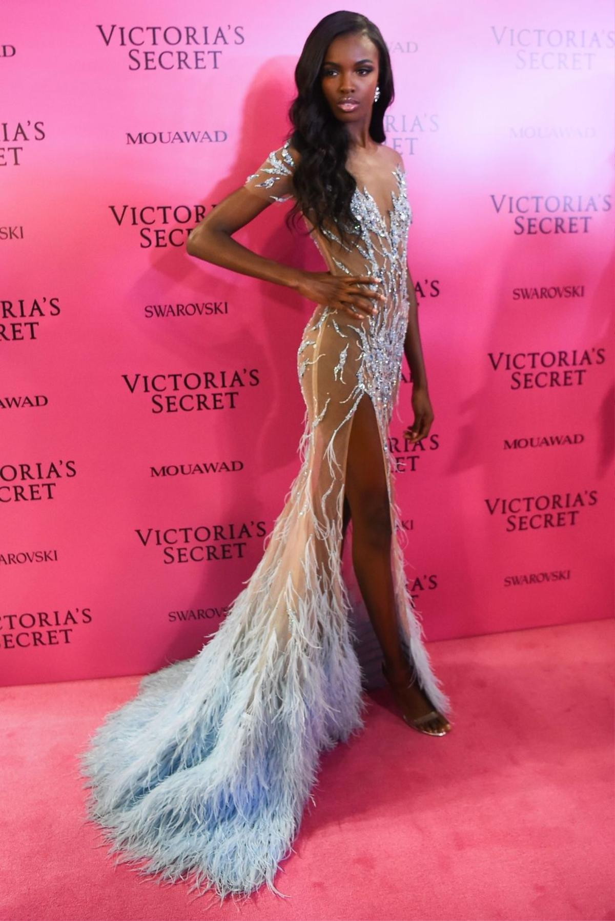 Thiên thần Victoria's Secret 'đua nhau' khoe hình thể gợi cảm dự tiệc sau show diễn Ảnh 12