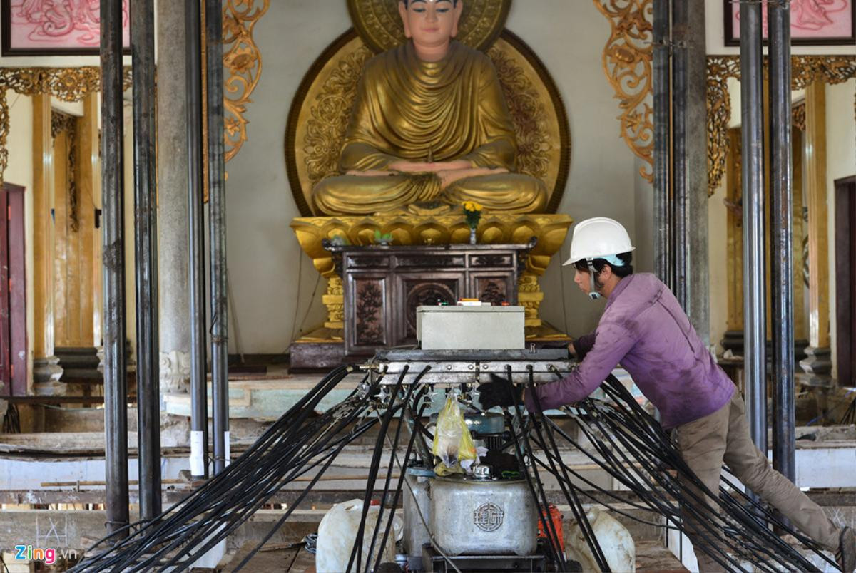 'Thần đèn' nâng cao 3 m giảng đường ngôi chùa 2.000 tấn ở Sài Gòn Ảnh 9