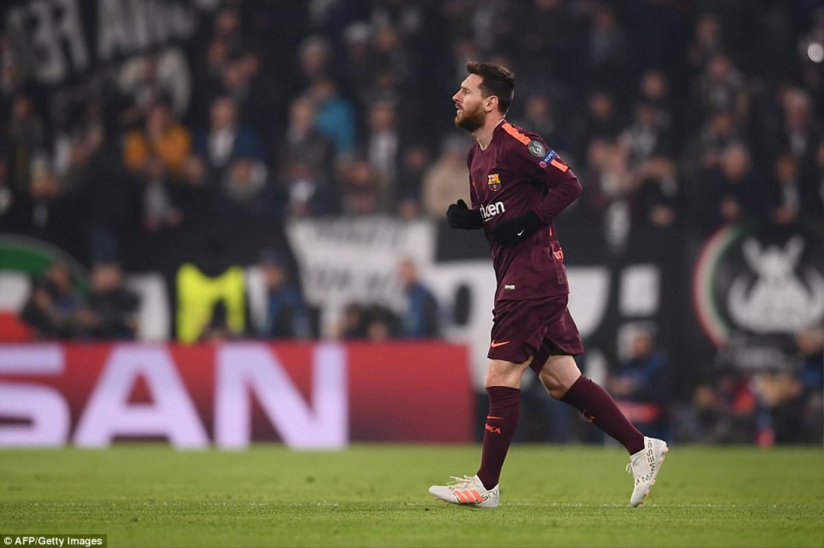 M.U thua sốc, Messi lại cúi đầu trước Ronaldo tại Champions League Ảnh 3