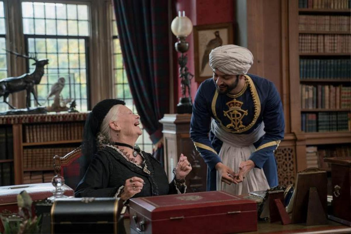 Bí mật về tình bạn thâm giao của Nữ hoàng Anh được tiết lộ trong 'Victoria & Abdul: Nữ hoàng & tri kỷ' Ảnh 3