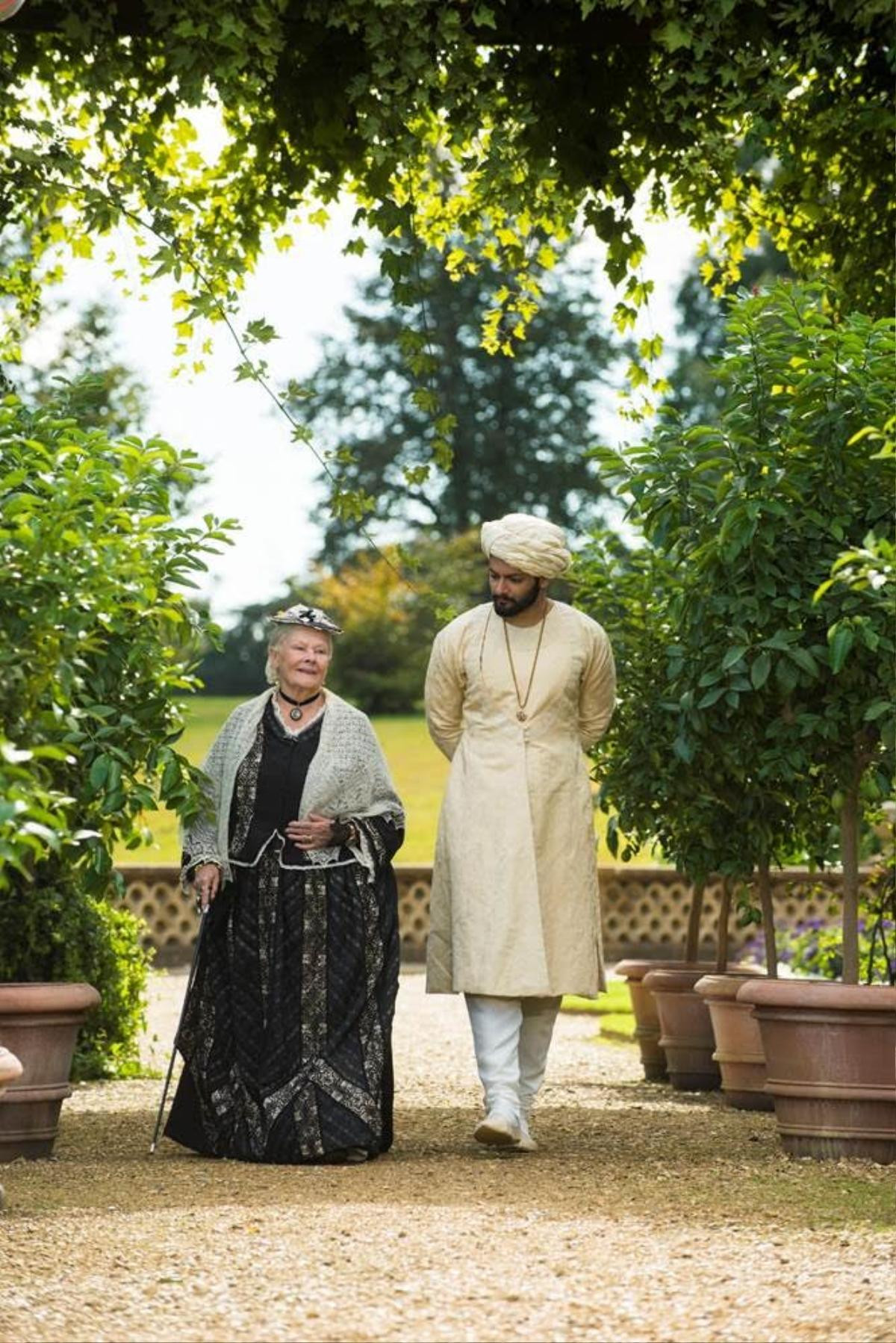 Bí mật về tình bạn thâm giao của Nữ hoàng Anh được tiết lộ trong 'Victoria & Abdul: Nữ hoàng & tri kỷ' Ảnh 5