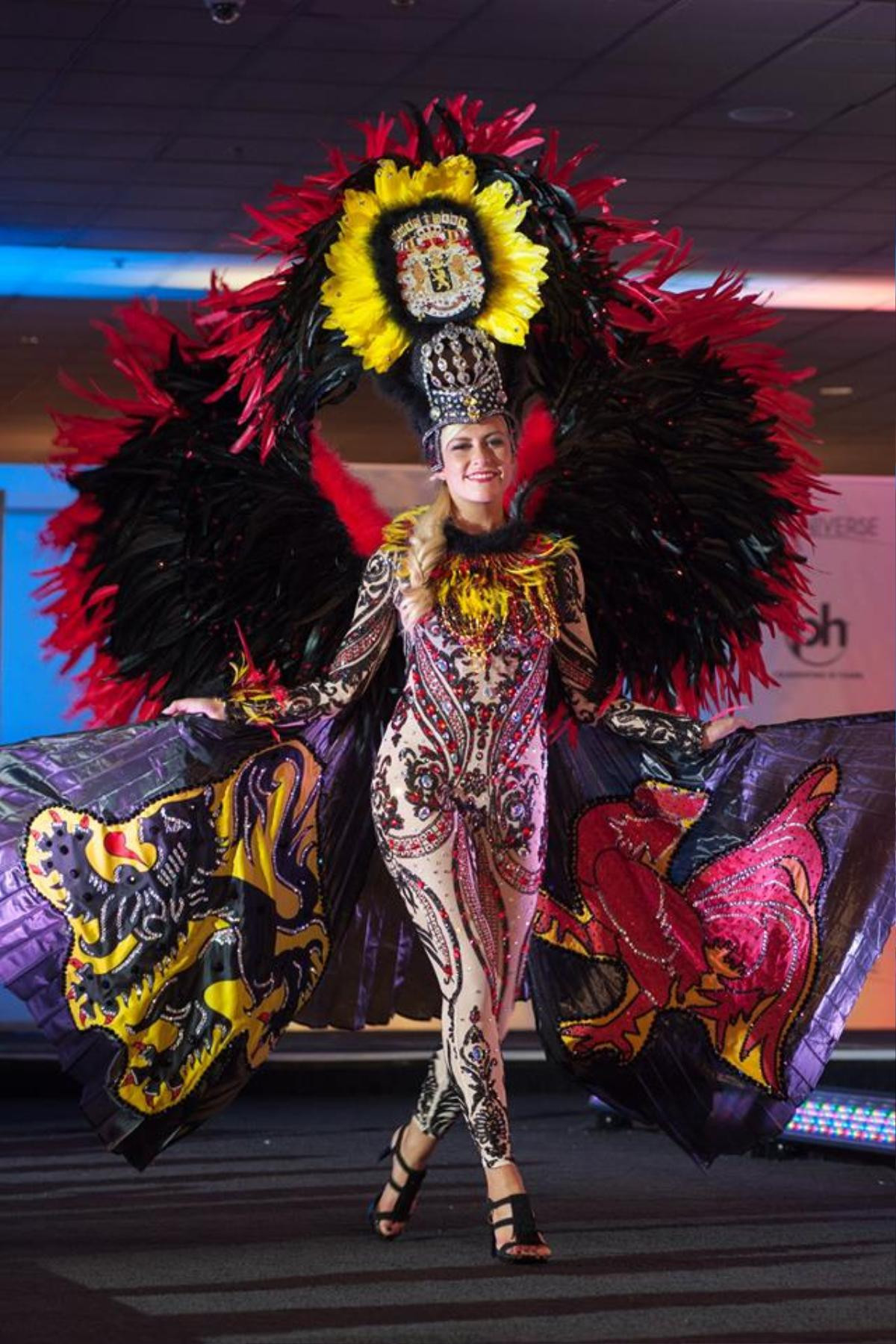 Trước thềm chung kết Miss Universe, đây là 15 Quốc phục lọt dự đoán tranh giải 'Best National Costume' Ảnh 3