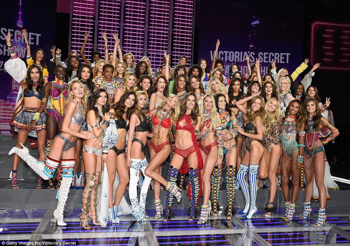 Victoria’s Secret Fashion Show: Bao giờ mới có chỗ cho người mẫu ngoại cỡ! Ảnh 1