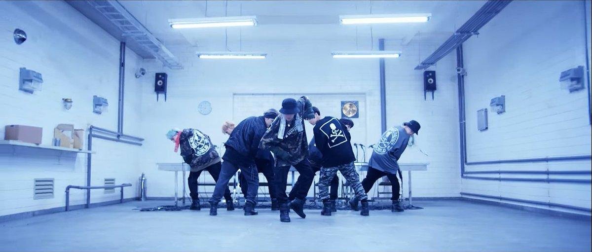 Hậu AMAs, BTS tung MV ‘ngầu bá cháy’ cùng DJ và rapper người Mỹ Ảnh 1