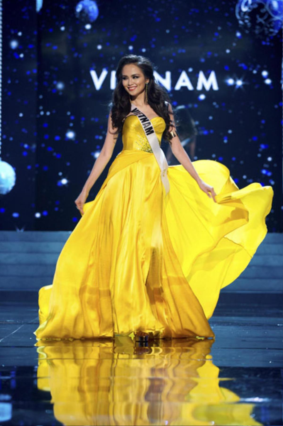 8 'tuyệt tác' đầm dạ hội giúp người đẹp Việt tỏa sáng trên đấu trường Miss Universe Ảnh 8