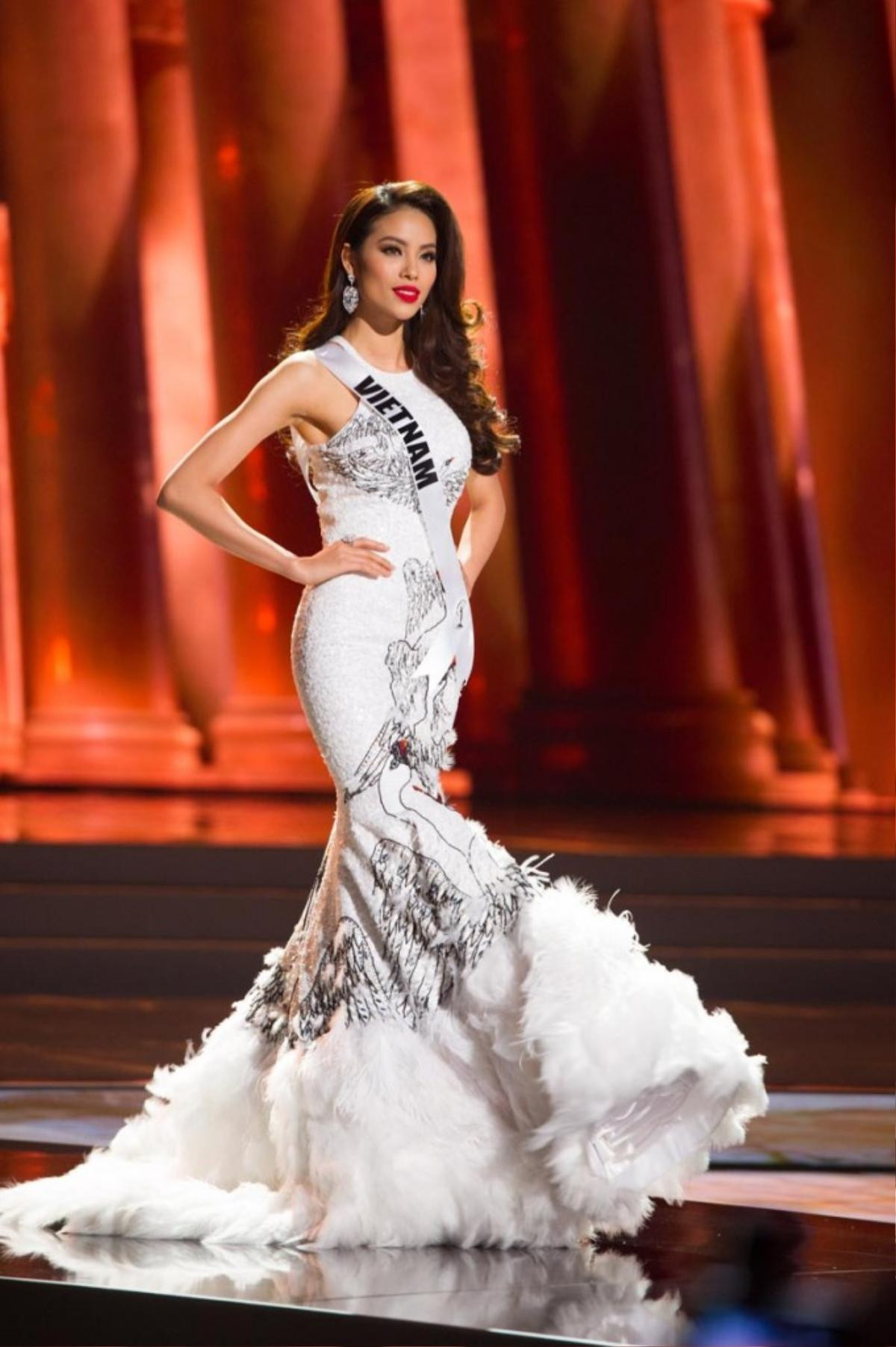 8 'tuyệt tác' đầm dạ hội giúp người đẹp Việt tỏa sáng trên đấu trường Miss Universe Ảnh 12