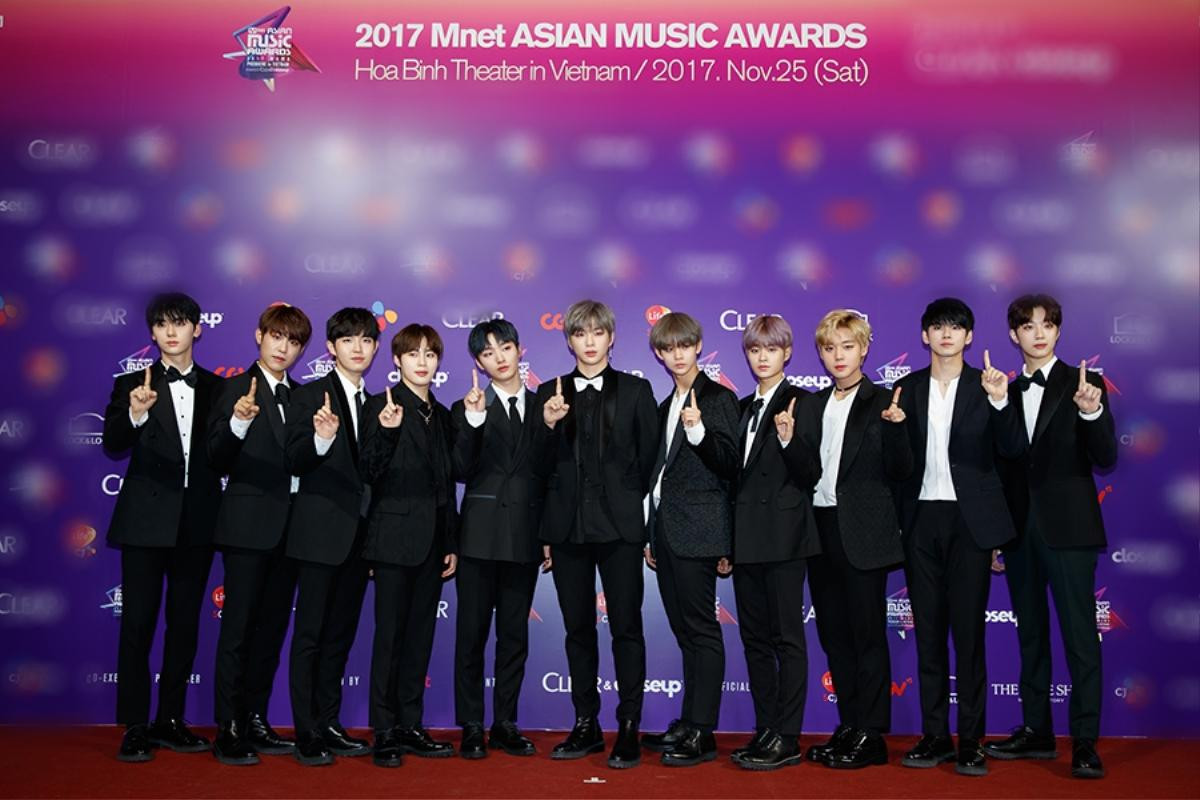 Thảm đỏ MAMA 2017: Host Thu Minh cực trẻ trung, Wanna One và Seventeen gây sốt vì vẻ điển trai hút hồn Ảnh 30