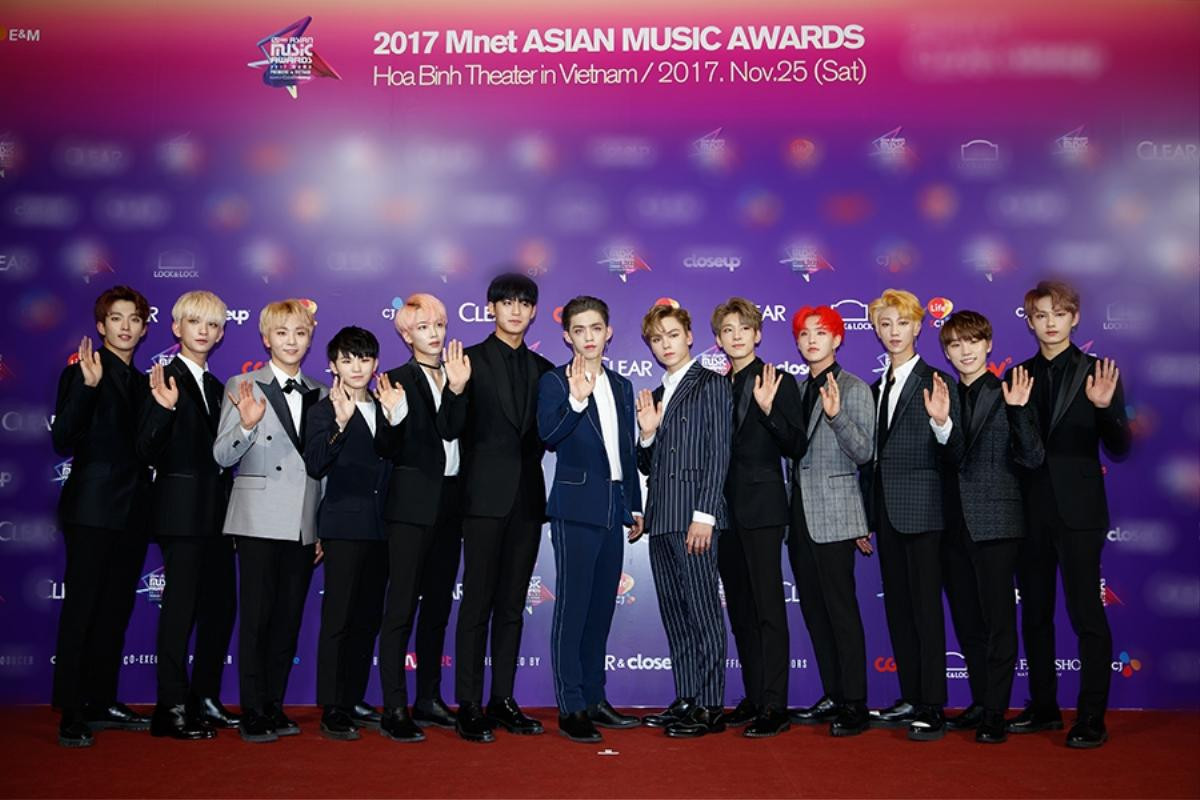 Thảm đỏ MAMA 2017: Host Thu Minh cực trẻ trung, Wanna One và Seventeen gây sốt vì vẻ điển trai hút hồn Ảnh 35