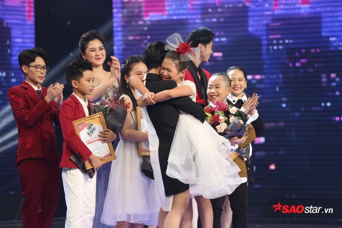 Quán quân The Voice Kids 2017: Sẽ chuyển ra Hà Nội học ngay, dành hết tiền thưởng phụ mẹ lo cho em Ảnh 5