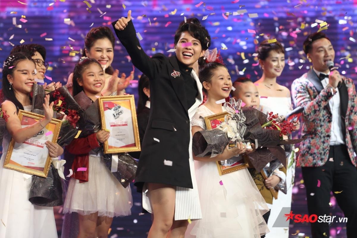 Quán quân The Voice Kids 2017: Sẽ chuyển ra Hà Nội học ngay, dành hết tiền thưởng phụ mẹ lo cho em Ảnh 1