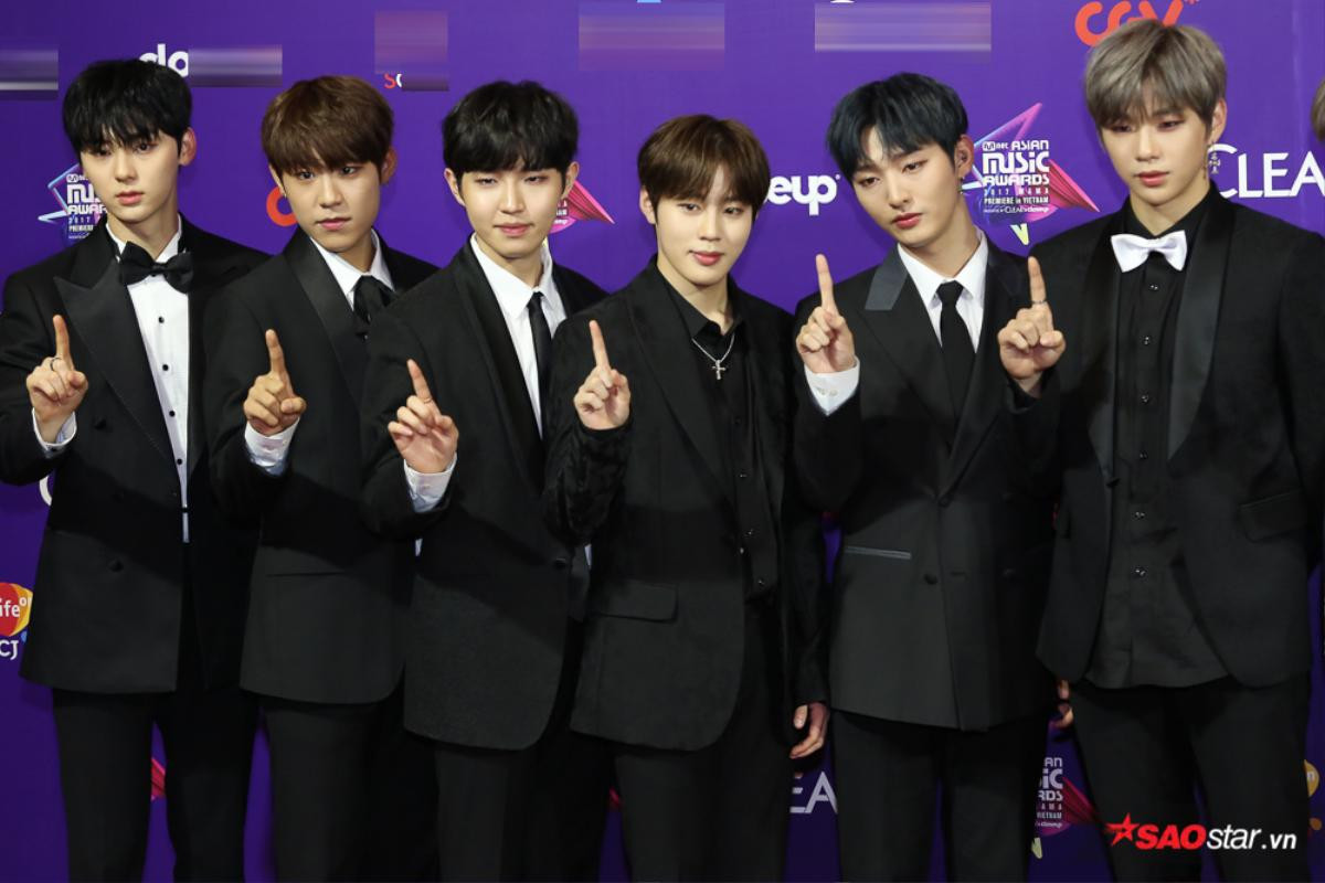 Thảm đỏ MAMA 2017: Host Thu Minh cực trẻ trung, Wanna One và Seventeen gây sốt vì vẻ điển trai hút hồn Ảnh 32