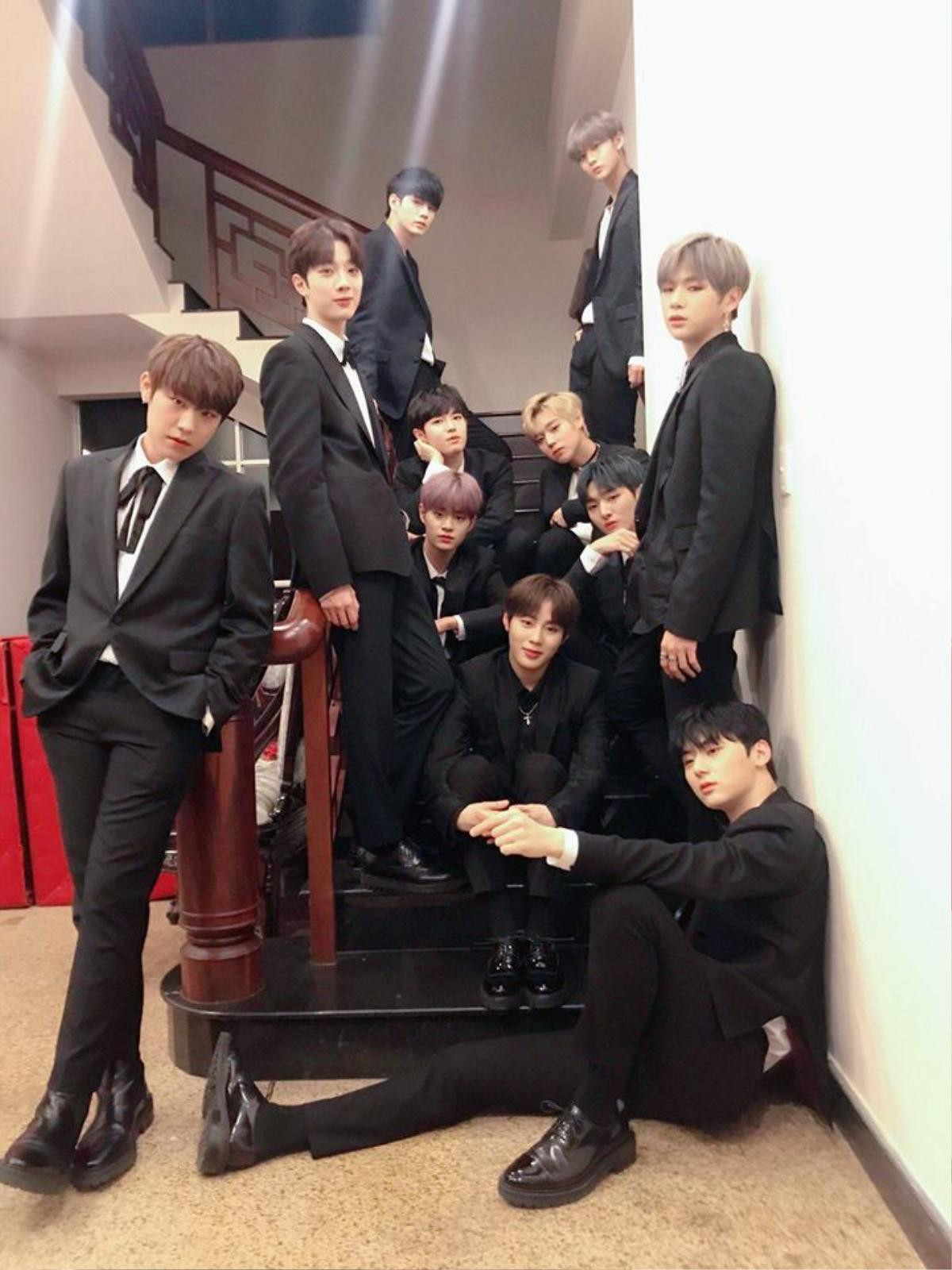 Đoạt cúp MAMA 2017, Wanna One nhắn nhủ: 'Tụi mình nhận thay cho Wannable thôi đó nha' Ảnh 2