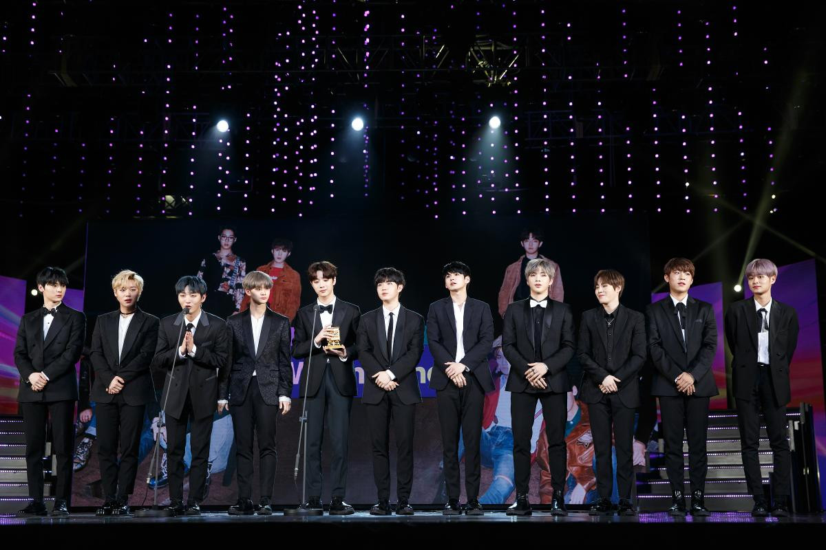 MAMA 2017: Wanna One - Seventeen 'đốt cháy' sân khấu, Tóc Tiên - Sơn Tùng chia đôi giải Nghệ sĩ Việt Ảnh 33